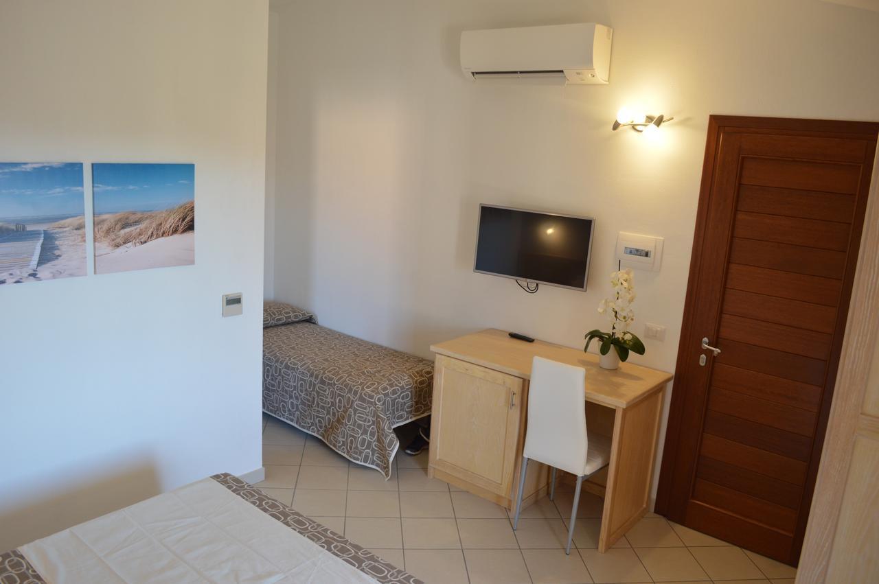 Guest Rooms Affittacamere San Teodoro  Buitenkant foto