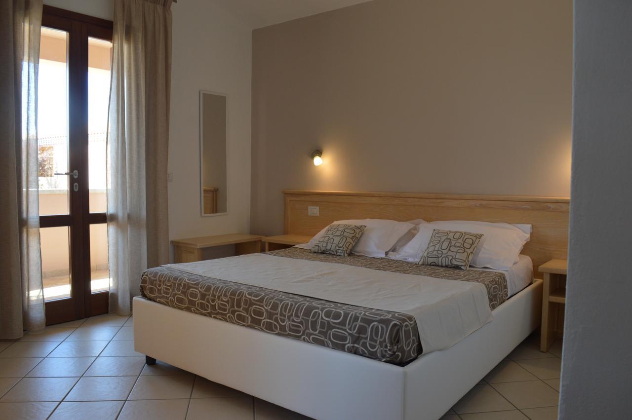Guest Rooms Affittacamere San Teodoro  Buitenkant foto