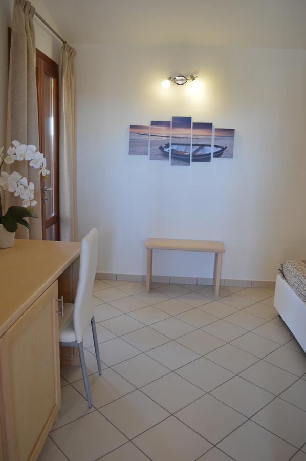 Guest Rooms Affittacamere San Teodoro  Buitenkant foto