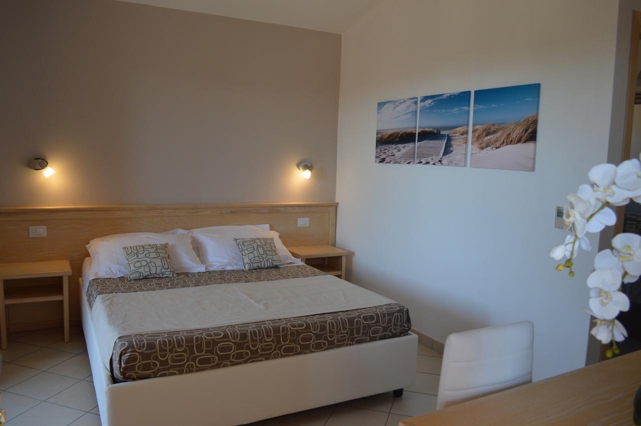 Guest Rooms Affittacamere San Teodoro  Buitenkant foto
