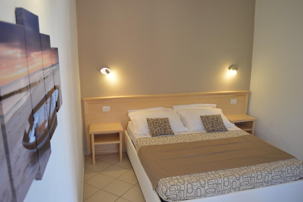 Guest Rooms Affittacamere San Teodoro  Buitenkant foto