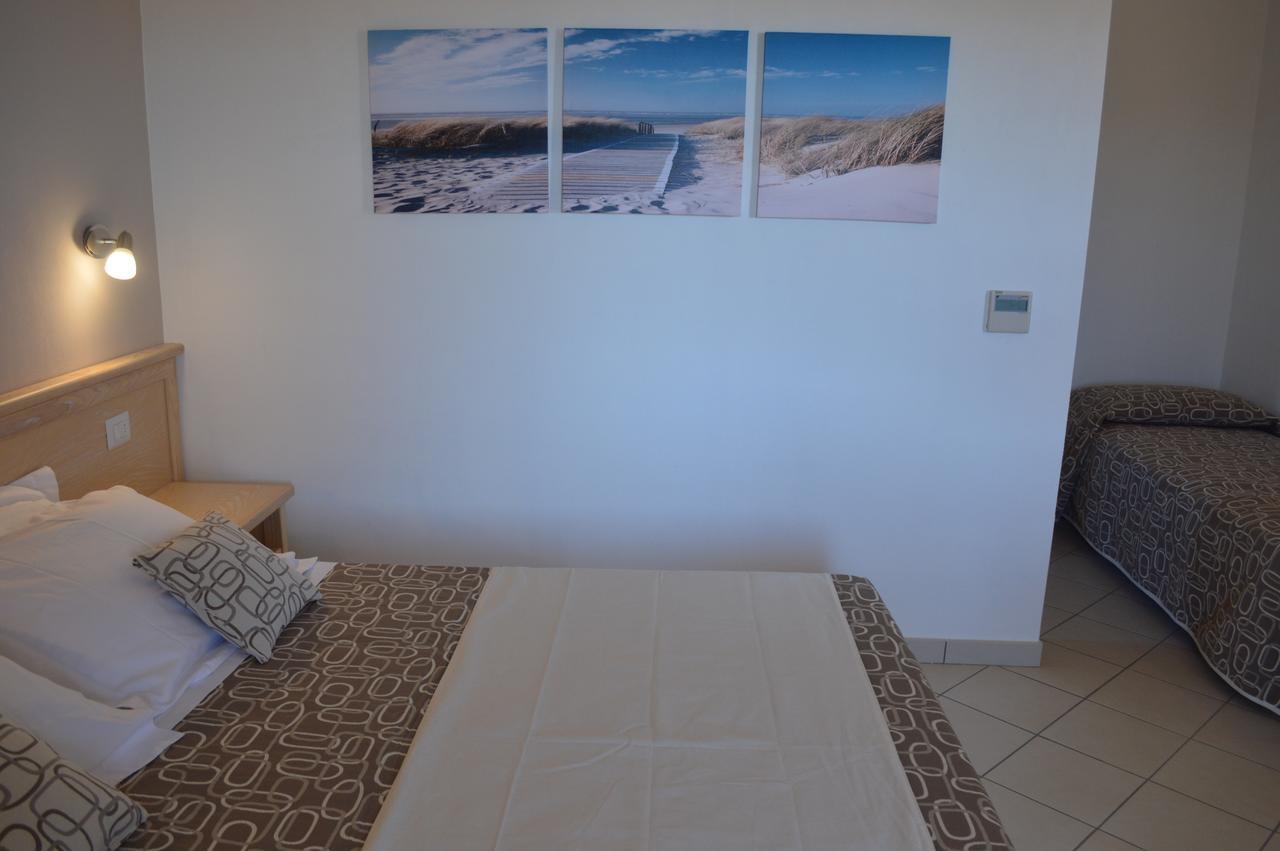 Guest Rooms Affittacamere San Teodoro  Buitenkant foto