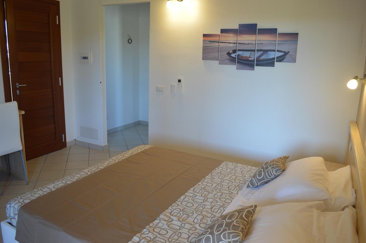Guest Rooms Affittacamere San Teodoro  Buitenkant foto