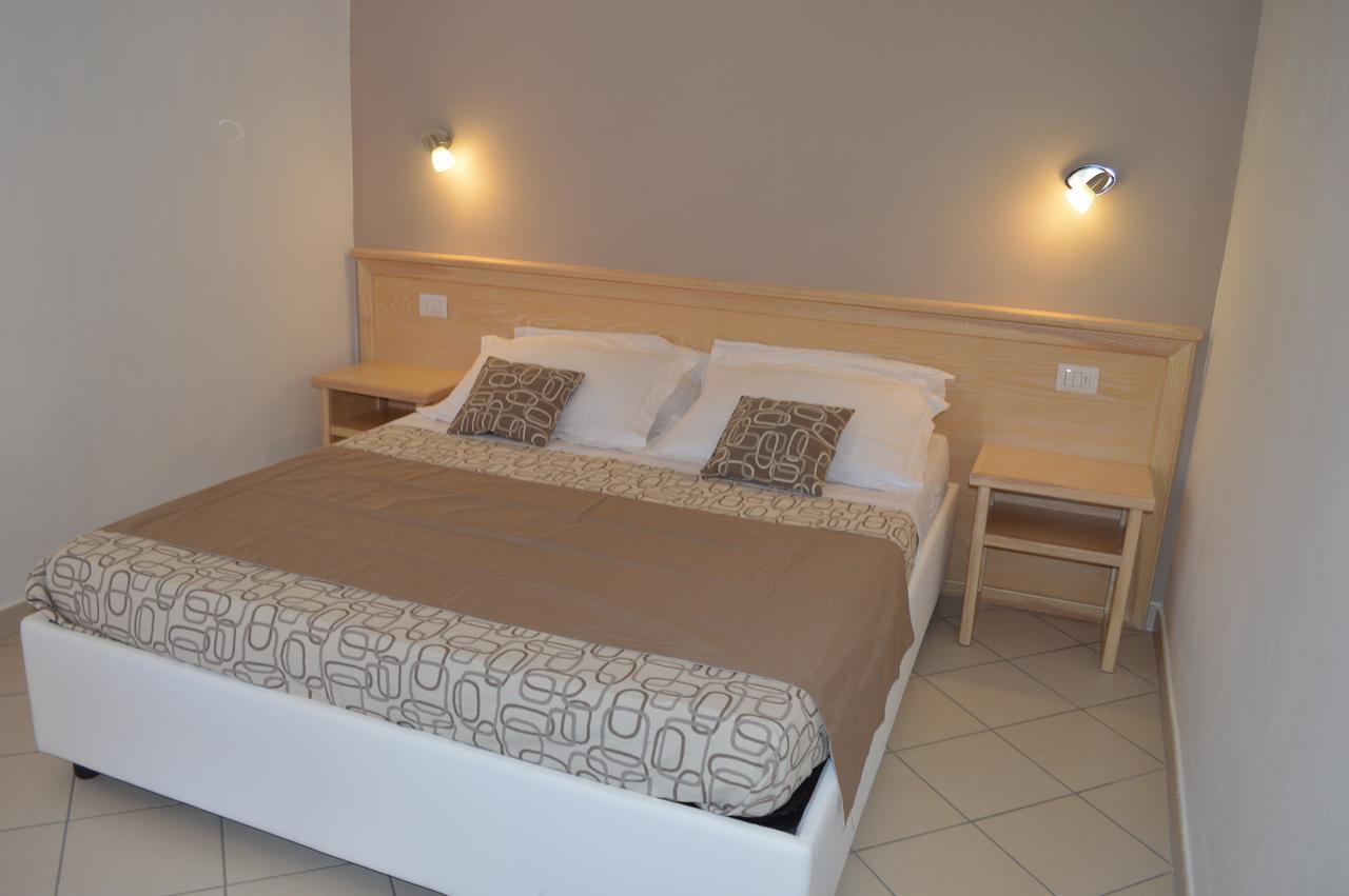 Guest Rooms Affittacamere San Teodoro  Buitenkant foto
