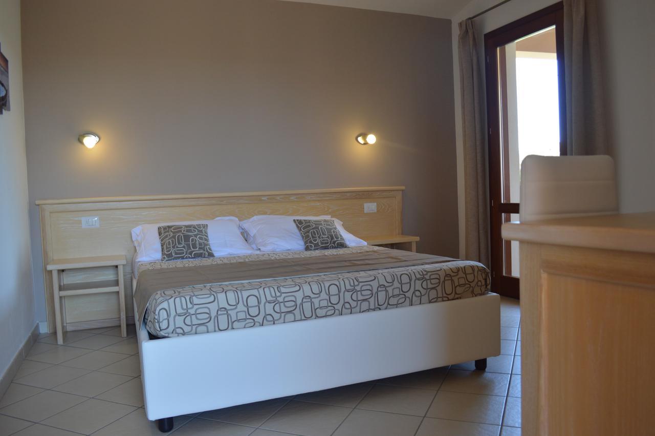 Guest Rooms Affittacamere San Teodoro  Buitenkant foto