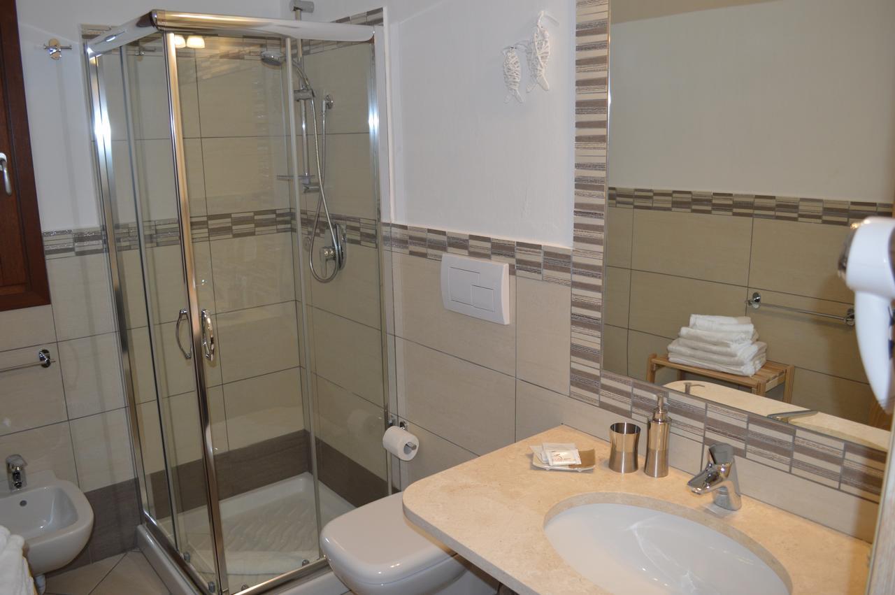 Guest Rooms Affittacamere San Teodoro  Buitenkant foto