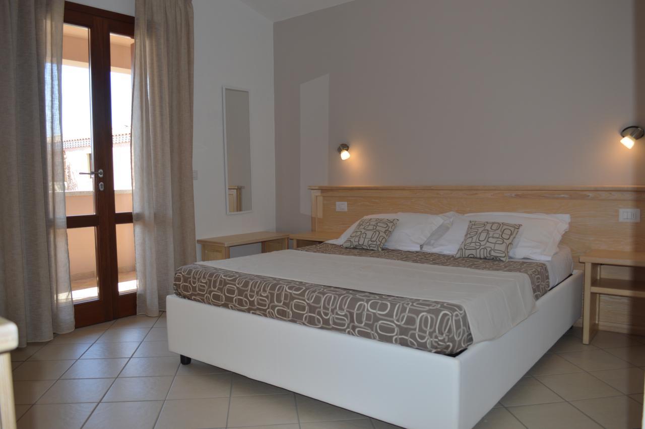 Guest Rooms Affittacamere San Teodoro  Buitenkant foto