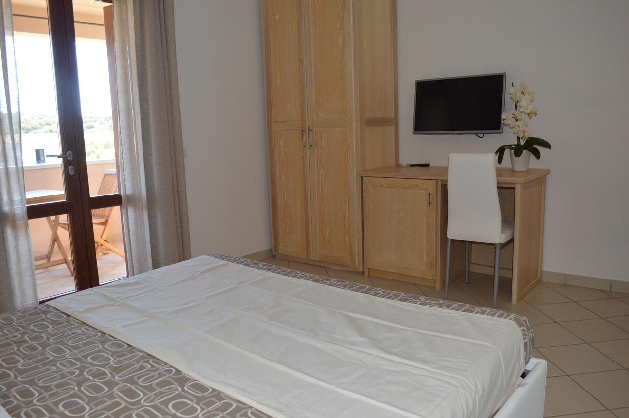 Guest Rooms Affittacamere San Teodoro  Buitenkant foto