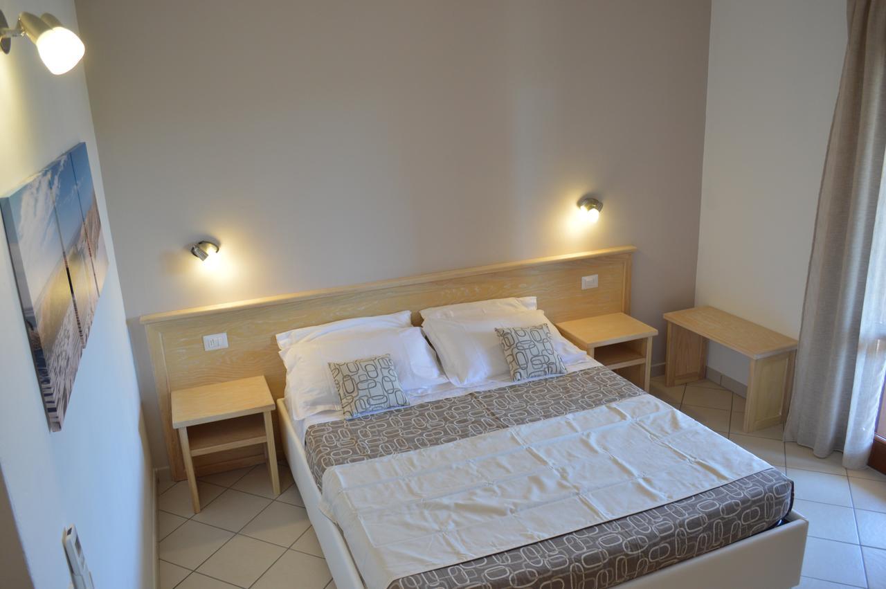 Guest Rooms Affittacamere San Teodoro  Buitenkant foto
