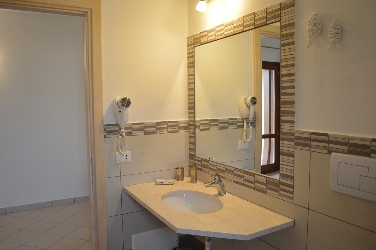 Guest Rooms Affittacamere San Teodoro  Buitenkant foto