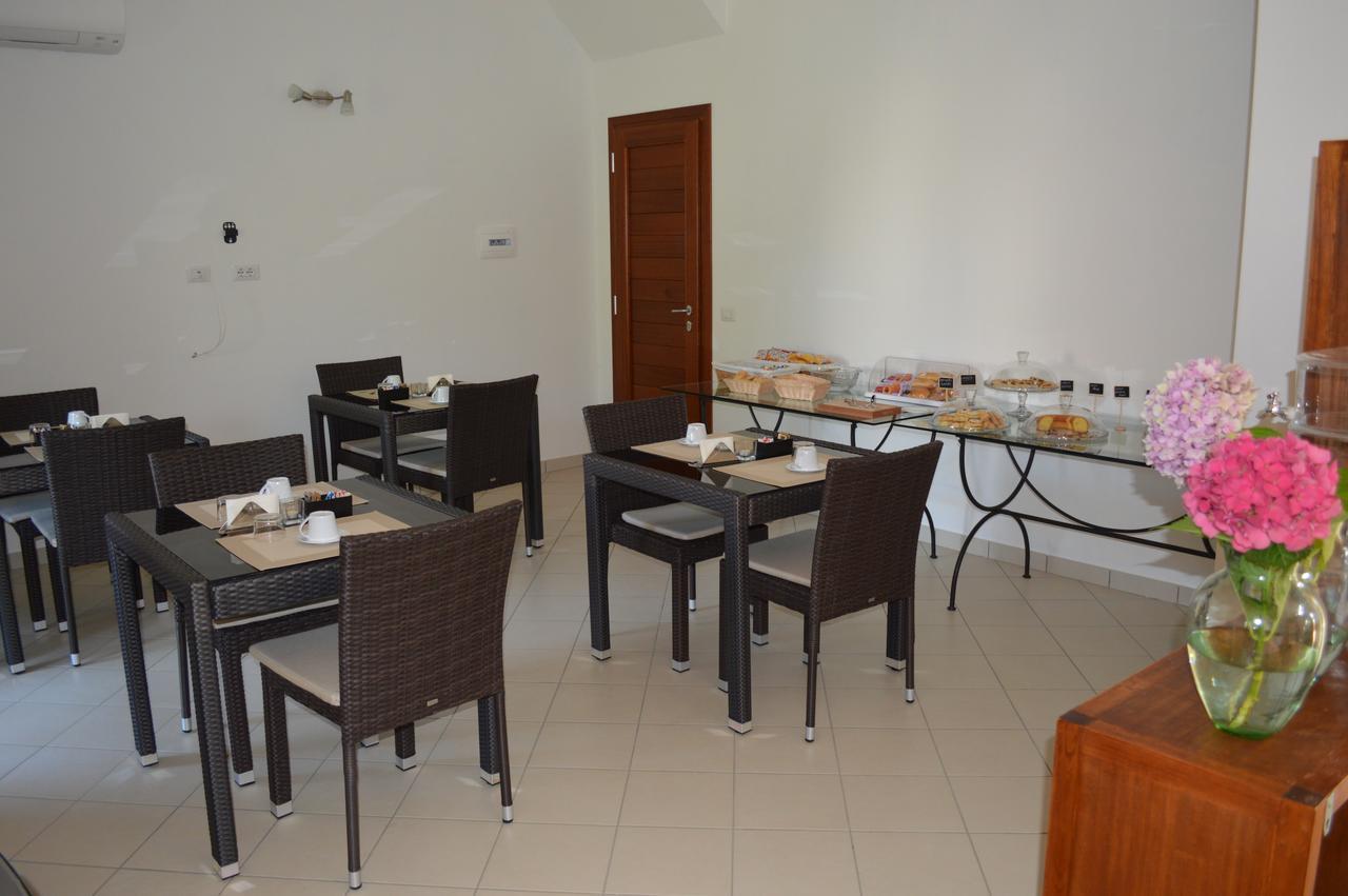 Guest Rooms Affittacamere San Teodoro  Buitenkant foto