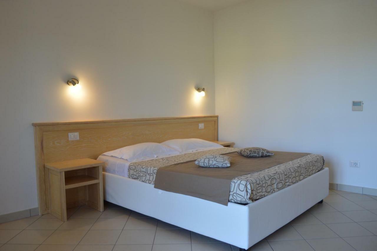 Guest Rooms Affittacamere San Teodoro  Buitenkant foto