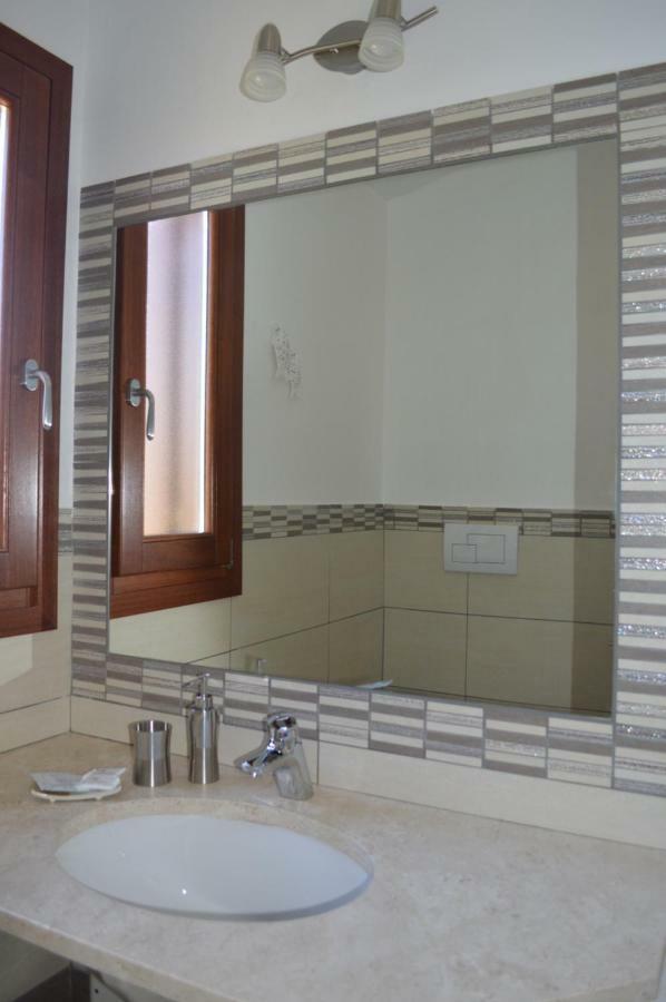Guest Rooms Affittacamere San Teodoro  Buitenkant foto